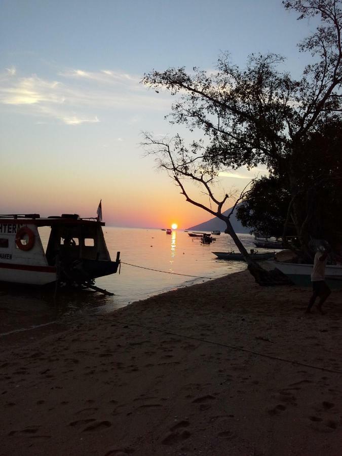 Sunset Guest House & Bar Bunaken Exterior photo