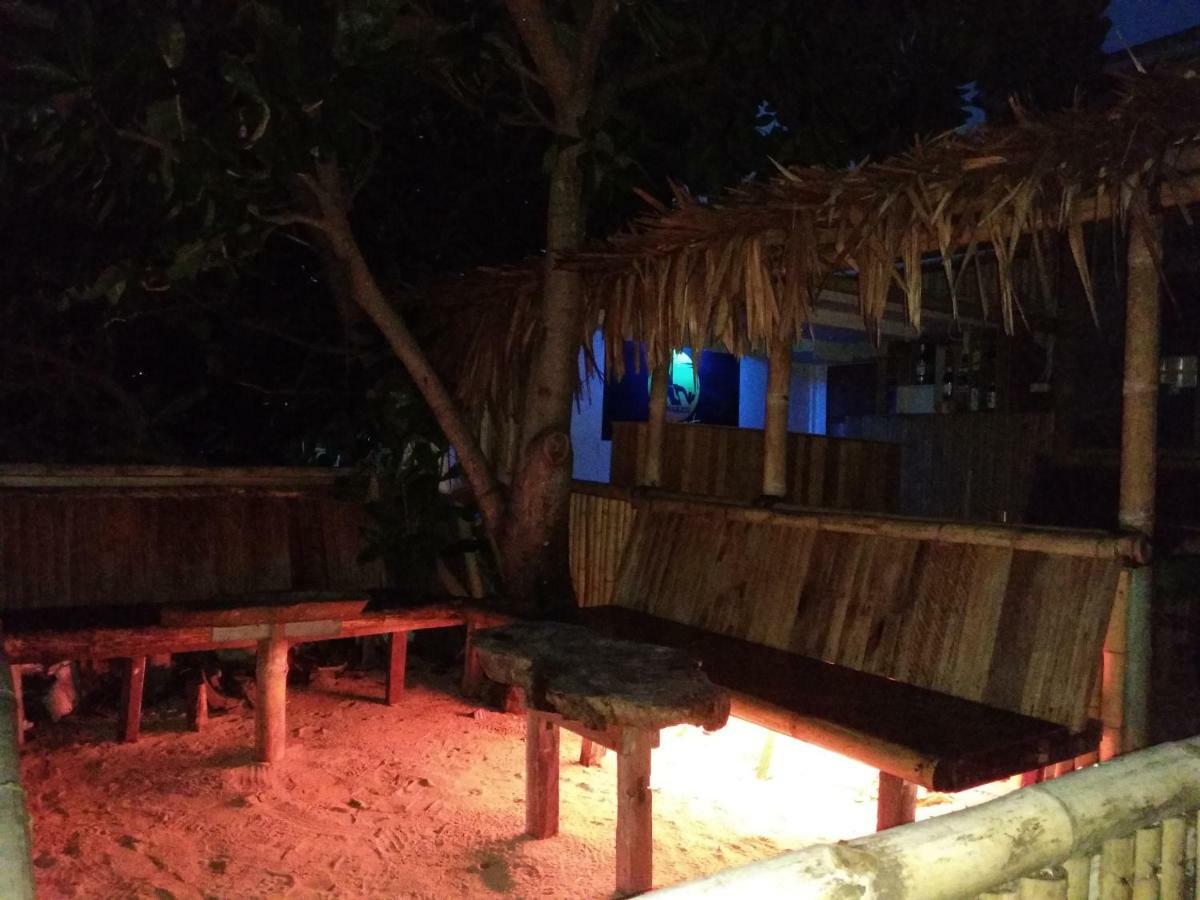 Sunset Guest House & Bar Bunaken Exterior photo