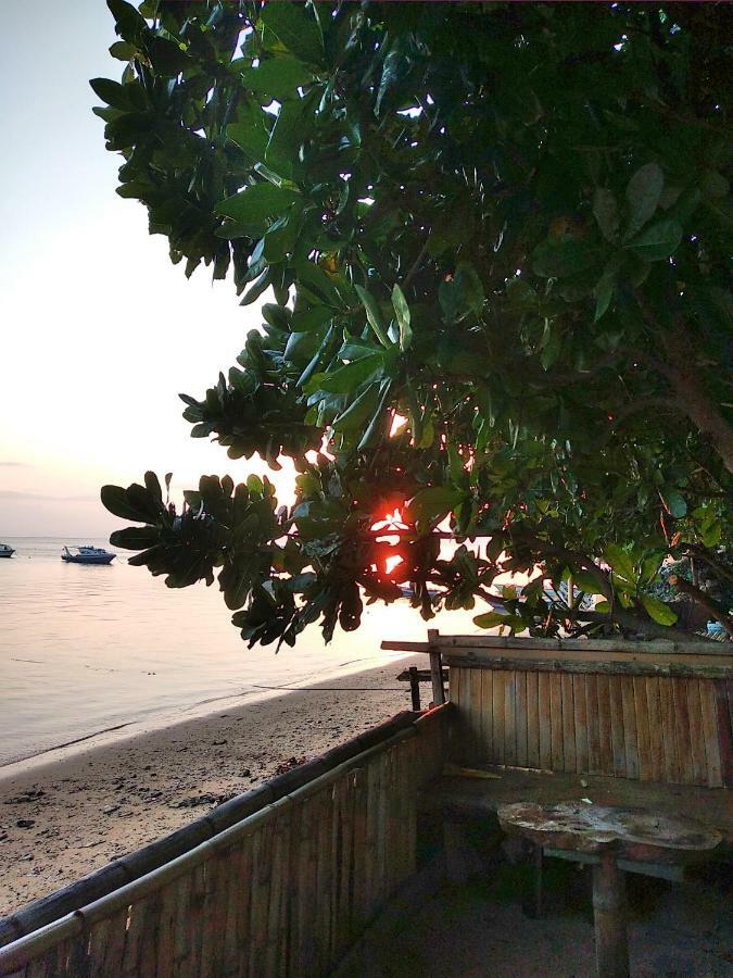 Sunset Guest House & Bar Bunaken Exterior photo