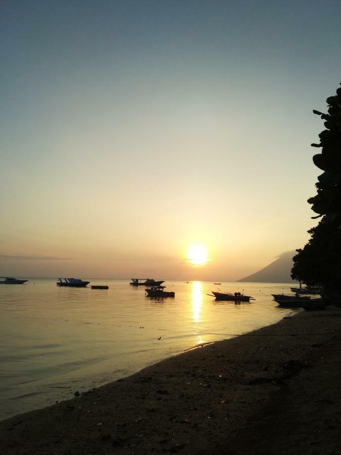 Sunset Guest House & Bar Bunaken Exterior photo